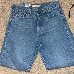 NWT Levi’s High Rise Wedgie Fit Tapered Leg Jeans